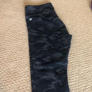 Fabletics small camo leggings ankle skinny